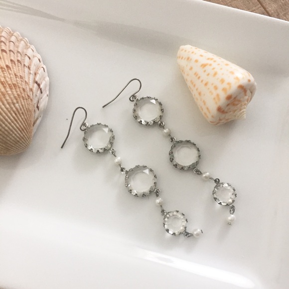 Long drop earrings - Picture 2 of 2